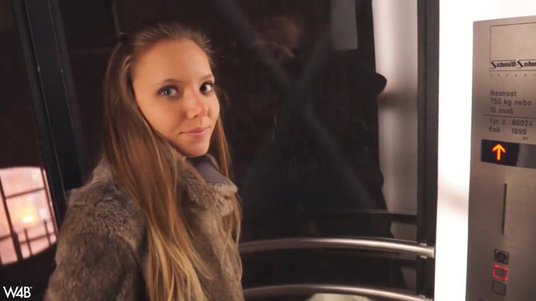 Watch4beauty: Chasing Her Tail