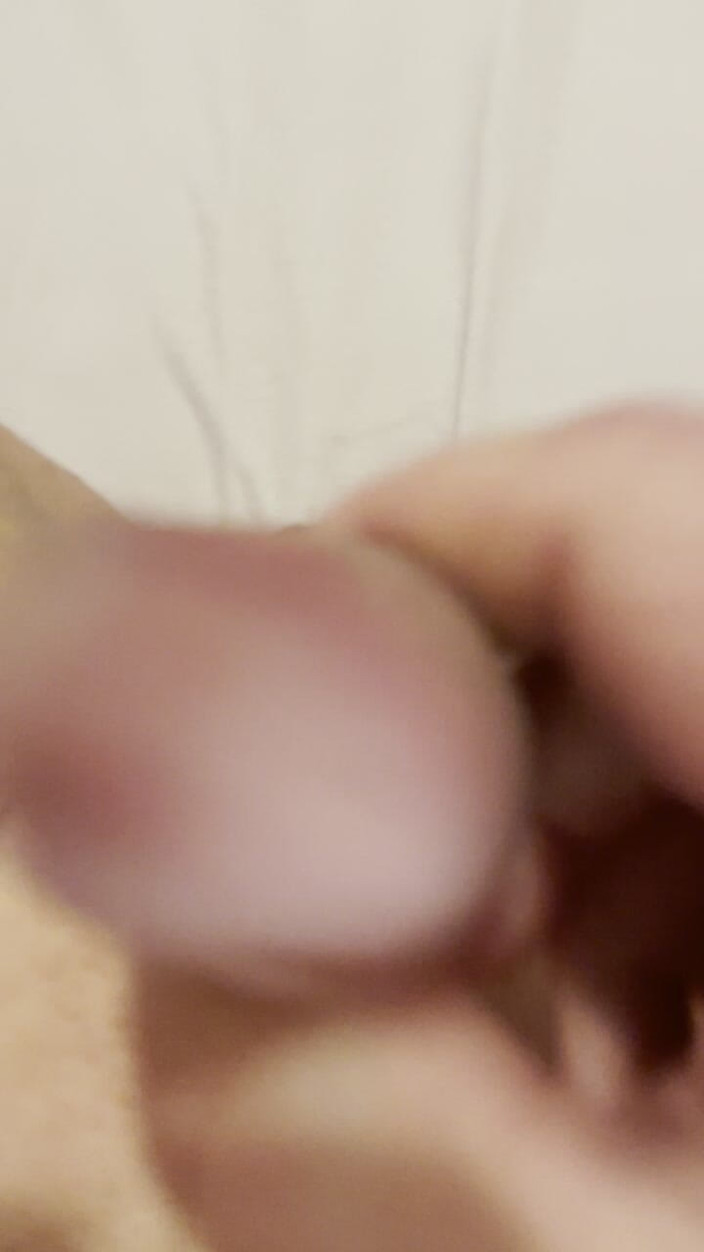 Mitchie: Schandelijk Masturberen... Totdat Hij Spuit