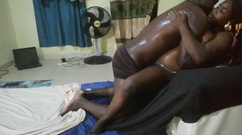 Pornsexlive: Kiedy jestem mokry, moja przyrodnia siostra