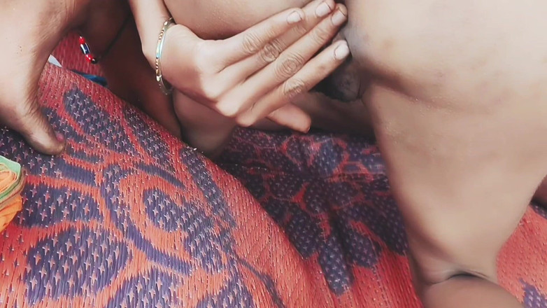 Graju1244: Une fille sexy baise avec son amant dans la jungle,...