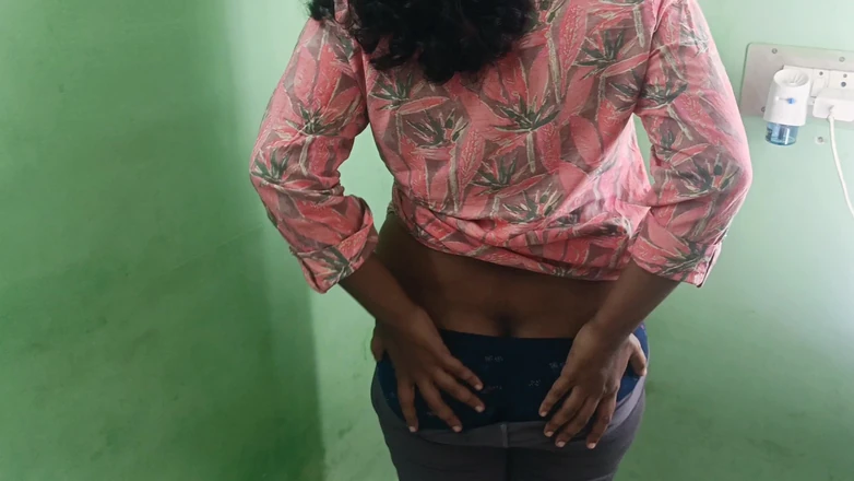 Laxi ammu: Married Mallu Aunty Showing Hot Structure Romance with Jasmine