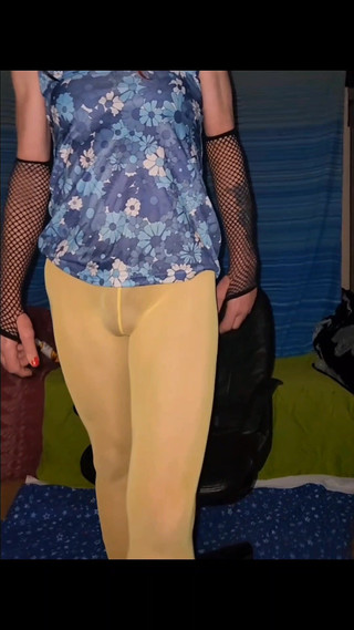 Lizzaali: Další klip, který jsem udělal ve žlutých punčochách