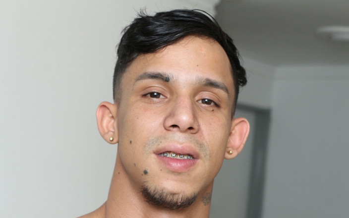 Latino boys porn: Romano si masturba