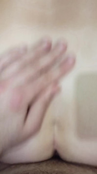 Ngentot tante seksi ini di kamar mandi sampai toket besarnya dicrot sperma hangat