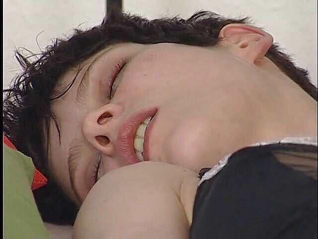 Lucky Wankerz: Brunetka teen v prádle a punčochách masturbuje sólo