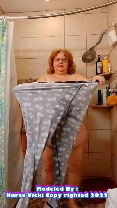 BBW nurse Vicki adventures with friends: Pee show off