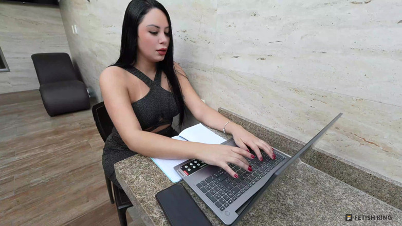FetishKing: Foot Fetish - a Hot Foot Job Offer!
