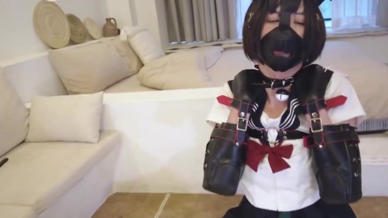 Aisan girl bondage: Îmbrăcat în Haine Jk este imobilizat și biciuit