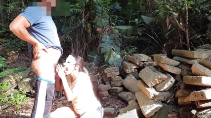 Novinha Insaciavel: Повія в кущах платить мінет і робить анус за 10 доларів