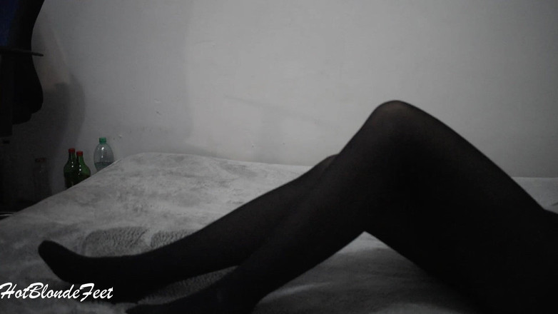 Miley Grey: Sexy blondýnka má nohy, které potřebujete vidět! - Miley Grey