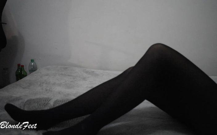Miley Grey: 性感的金发女郎有脚，你需要看看！- Miley Grey