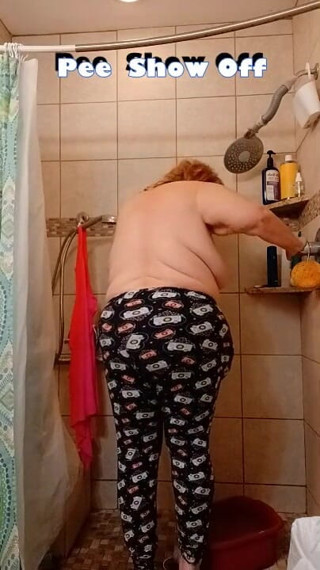 BBW nurse Vicki adventures with friends: Пописяти хизується