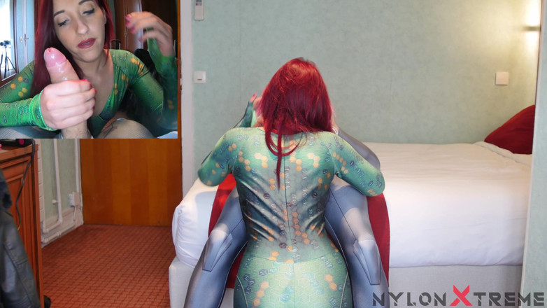 Nylon Xtreme: Anais Latour viene scopata con merah zentai