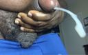 Jerking off big loads of black cumshot: Hombre gay de polla negra masturbándose y corriéndose con gran...