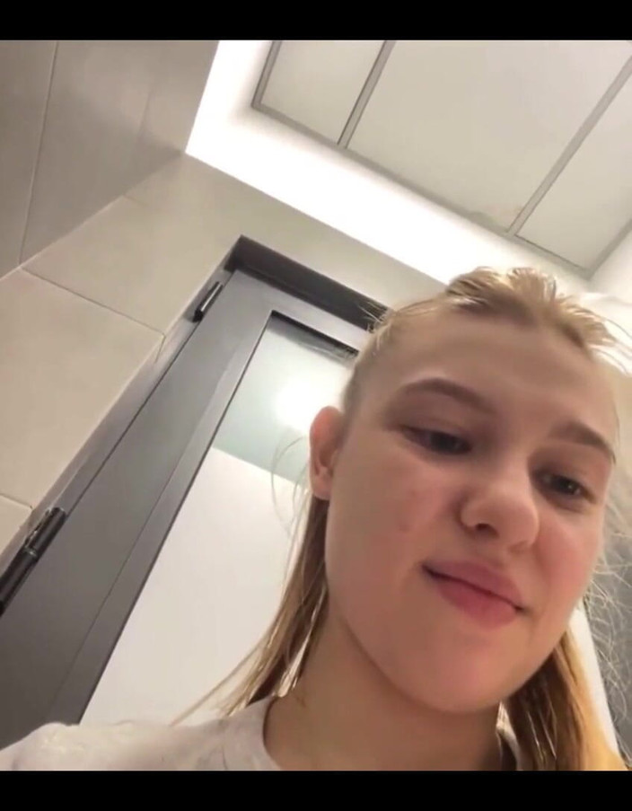 JuiceLussie: 在健身房自慰