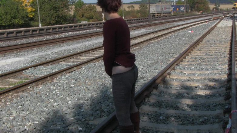 Popp Sylvie: Sexo na estação de trem