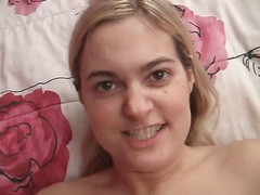 Radical: Impressionante loira puta é fodida na cama