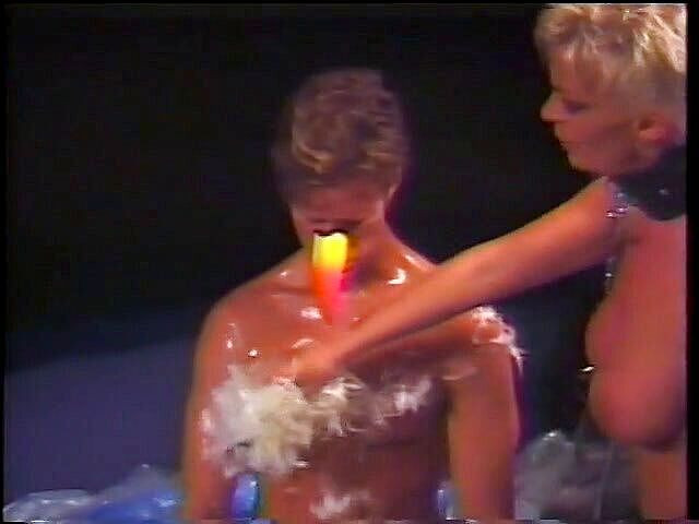 Project Femdom: La signora mette il ragazzo in un abito da mascotte