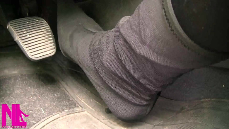 Nyllady: Revving im kleidung, schwarze stiefel