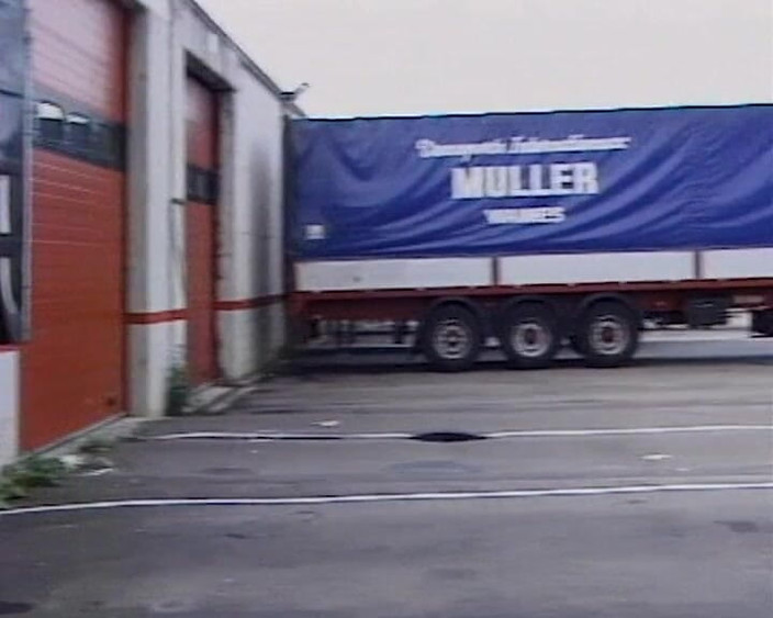 BB Video - Old School: Estudiante alemana meando al aire libre