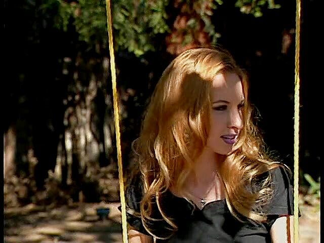 Girls of Desire: Dua mahasiwa cantik saling jilat memek di taman