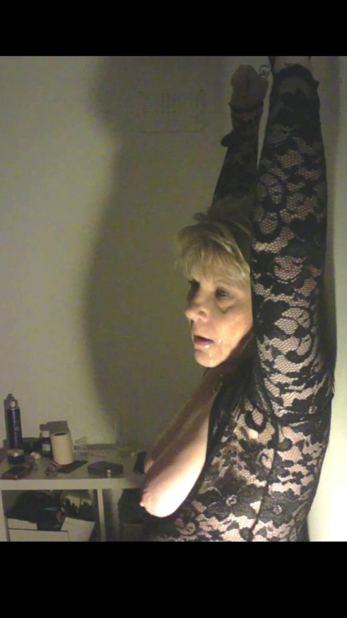 Milf-T: เขาฉีดน้ำว่าใส่ปากอ้าๆ ของฉัน