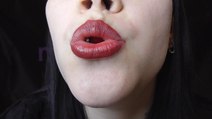 Anna Sky: Sexy obryně jí gumové medvědy