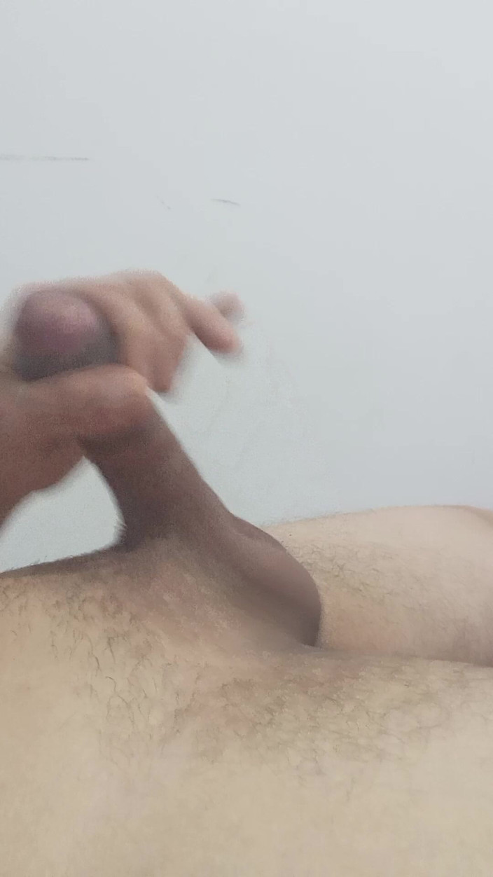 Oscar cor: Di tengah-tengah malam zakar Oscarcor01 menjadi sangat keras dan dia...