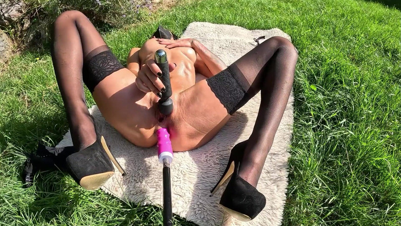 Miss Lilith devil: Une des toutes nouvelles vidéos dans le nouveau design.