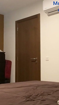 パパたちが家に招いて、ベッドを試してみるように言ってくれました