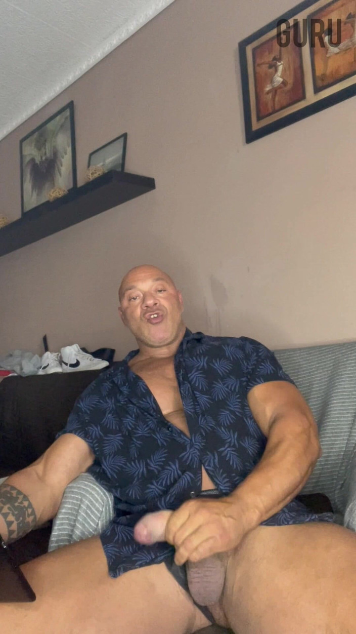 Mr. Guru: Bay Guru vücut geliştirmeci baba evde mastürbasyon yapıyor