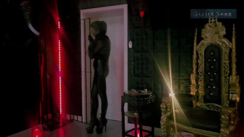 Strict Senz: Stina Stone femdom honění, škádlení, sezení na obličeji paní v kožených...