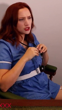 Enfermeira sexy quer ver se você realmente adora bunda?