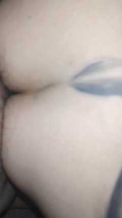 AmateurSex95: Křičím a tvrdě stříkám, když mě šuká zezadu