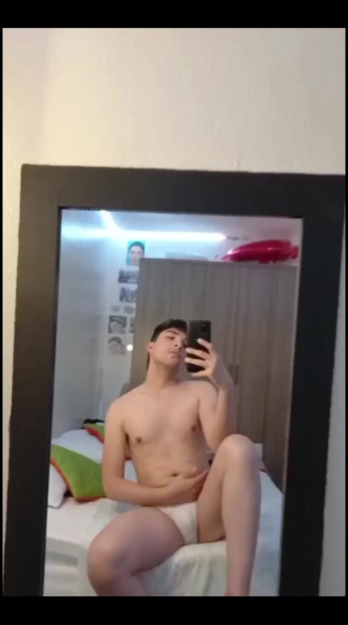 Diego_latinboy: ชักว่าวและน้ําแตกบนกระจก