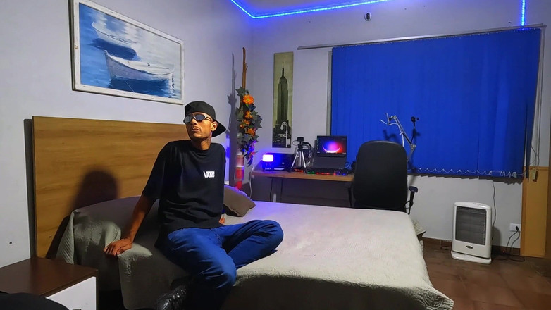 NatzinhaMorena: V kuchyni se opře o lednici a žádá mě o další