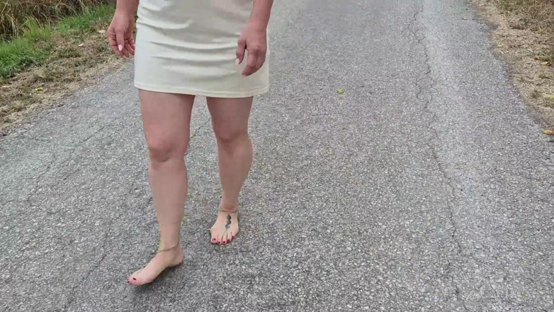 Yvette xtreme: Barefoot on Tour - Video Request Fulfilled!