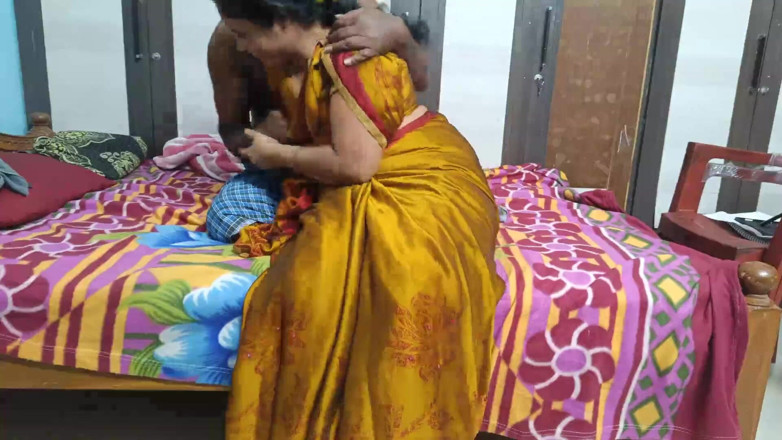 Sexy sindu: 침실에서 Devar와 섹스하는 신두 바비 Saree 섹스