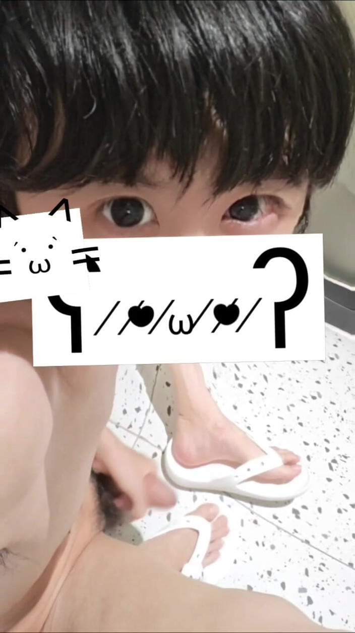 lovelyboyvideo0: Cute Expressions Lovelyboy Video0 Super Cute Male Thug Masturbating Barefoot...