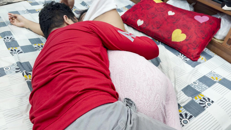 Vaigavarun45: Une demi-sœur et son demi-frère, partie 1, romance torride et dure...