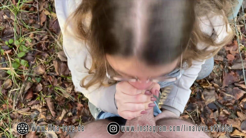 Lina Love: Tysk tonåring 18år första avsugning utomhus