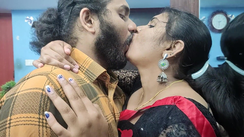 Vaigavarun45: Горячий трах пары Mallu в Сари, удаление сари и горячий трах, лизание пупка, минет, лизание киски и горячий трах в Сари, Mallu пара