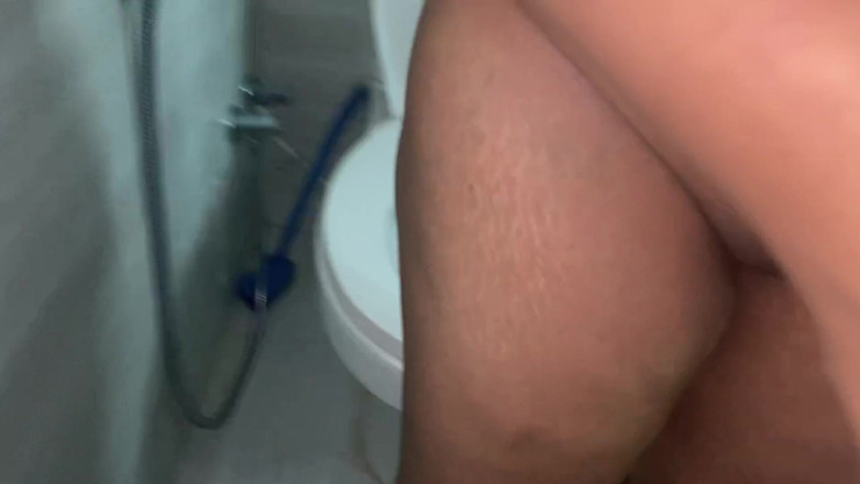 Arabicqueen: 남친을 면도한 타밀 거유 아줌마와 화장실에서 섹스 로맨스 젖탱이 누르기