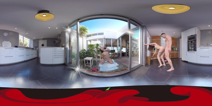 Thagson VR 360: 핑크 란제리를 입은 음란한 여친