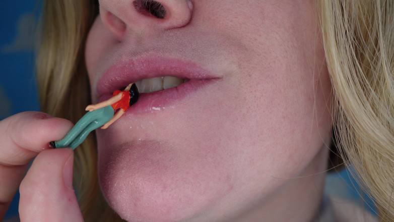 Julie Bliss: La gigantessa bunny bliss