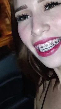 Sera-t-il heureux du reste ? Comment puis-je me rattraper devant lui ? Je veux que tu me suces la bite dans la voiture.