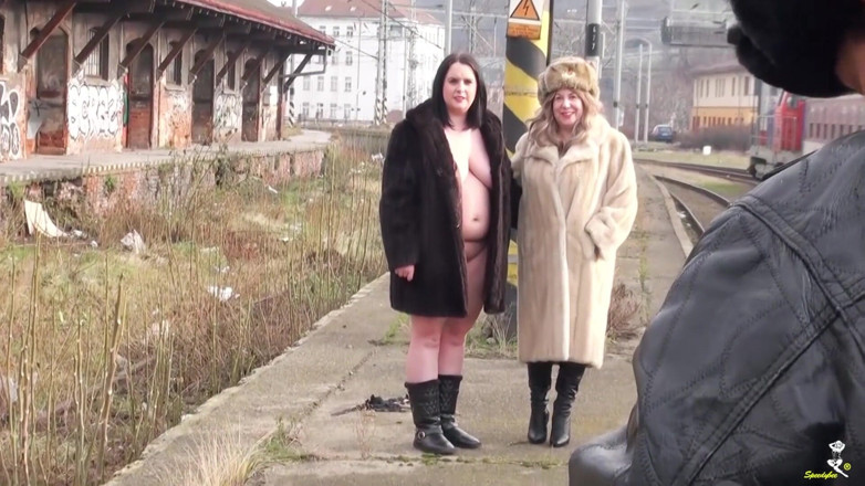 Dirty Doctors Clips: Tren istasyonu fotoğraf çekimi