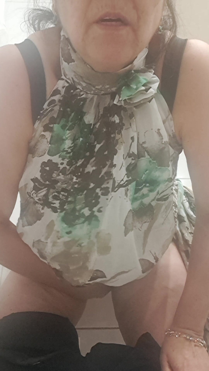 Mommy big hairy pussy: Matrigna calda e molto pelosa