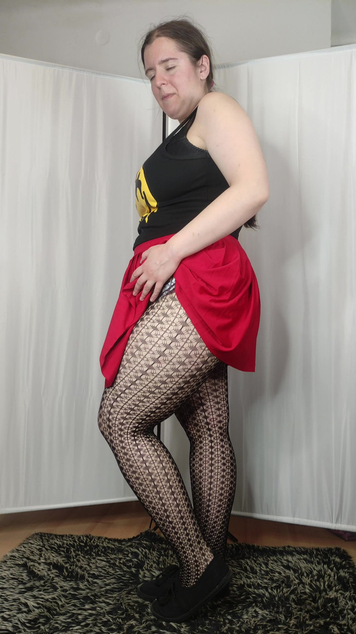 Lena Rose: [4k] 패턴 팬티 스타킹과 레드 미니 스커트에 시도