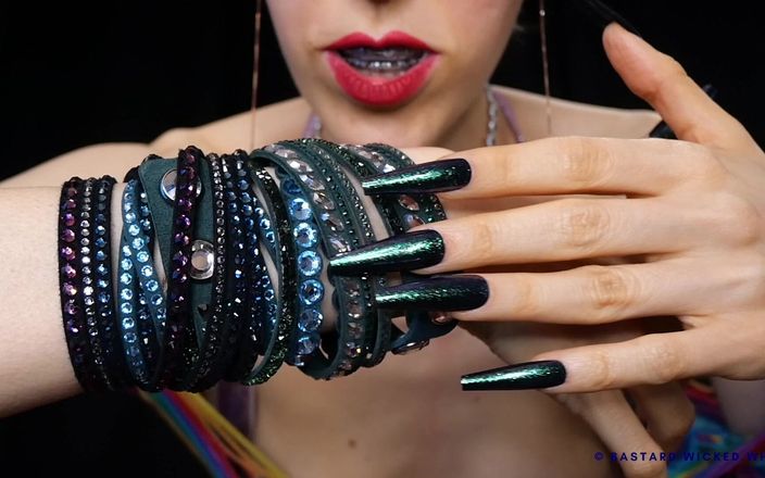 Rebecca Diamante Erotic Femdom: Piccole tette e unghie lunghe per ipnotizzare la tua mente